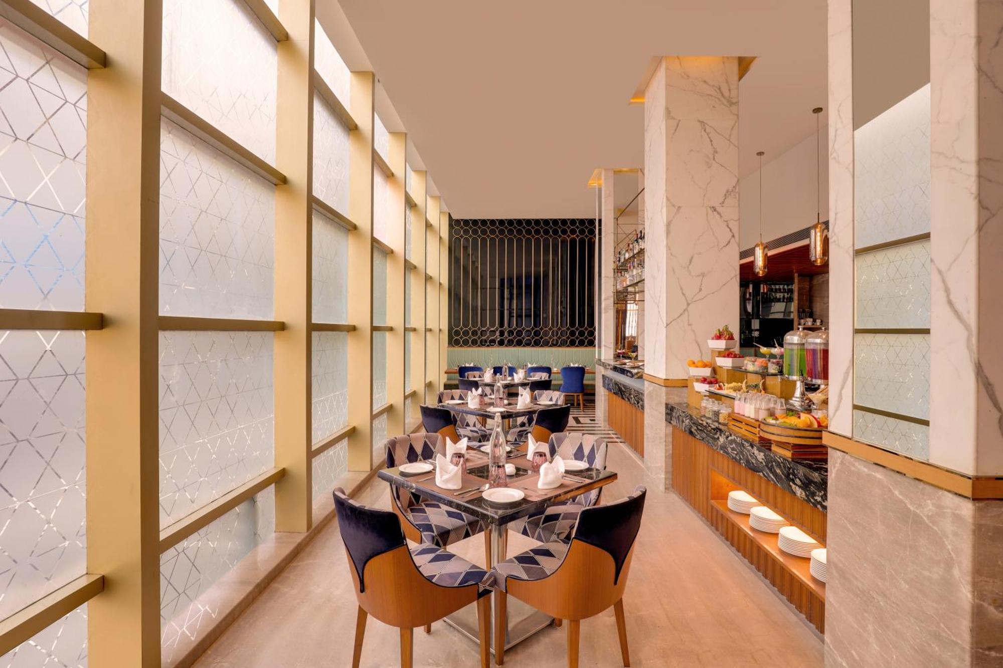 Lemon Tree Premier, Malad, Mumbai — Photos 1